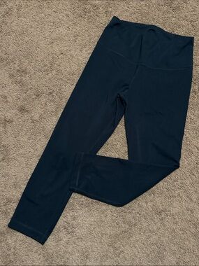 Yogalicious Lux Capri Tights-M-Dark Green Teal-EUC-Thick Stretchy & Buttery Soft